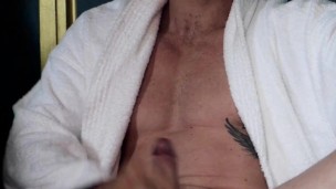 Fit guy wanks white robe !!