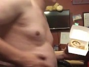Piggy eats cinnamon roll  - Screenshot 3 of 16 - Belly