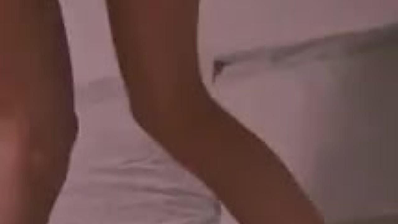 Música e Naked Hot novinha - Vídeo de sexo grátis - RedTube
