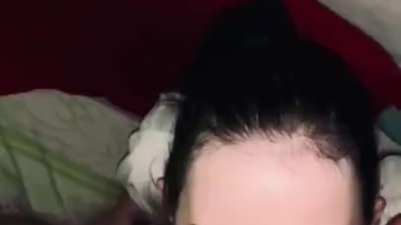  Jovencita de 18 años chupando polla con semen en la cara - Video de sexo gratis - RedTube
