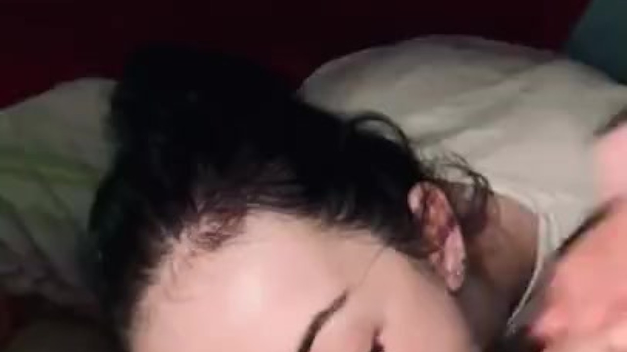  Jovencita de 18 años chupando polla con semen en la cara - Video de sexo gratis - RedTube