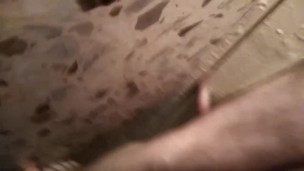 Артем прижал член дверью , перекрутил член 4 раза и подрочил ногой, вишу на члене