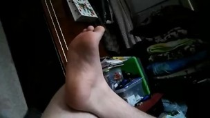 Артем показывает ноги self suck autofellatio self footjob