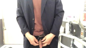 【4K 必見】ジャケット姿で出先の多目的トイレでおしっこ！