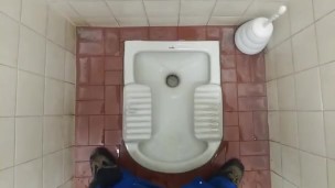 Pisciata al lavoro