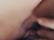 Je me touche en regardant du porno 