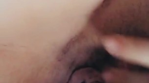 Je me touche en regardant du porno 