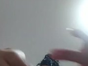 Una hermosa colegiala como yo debe masturbarse el ano porque no tiene con quien follar