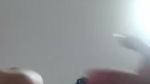 Una hermosa colegiala como yo debe masturbarse el ano porque no tiene con quien follar