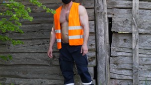 Muscle construction worker gets naked for some cash OnlyFans/WorldStudZ