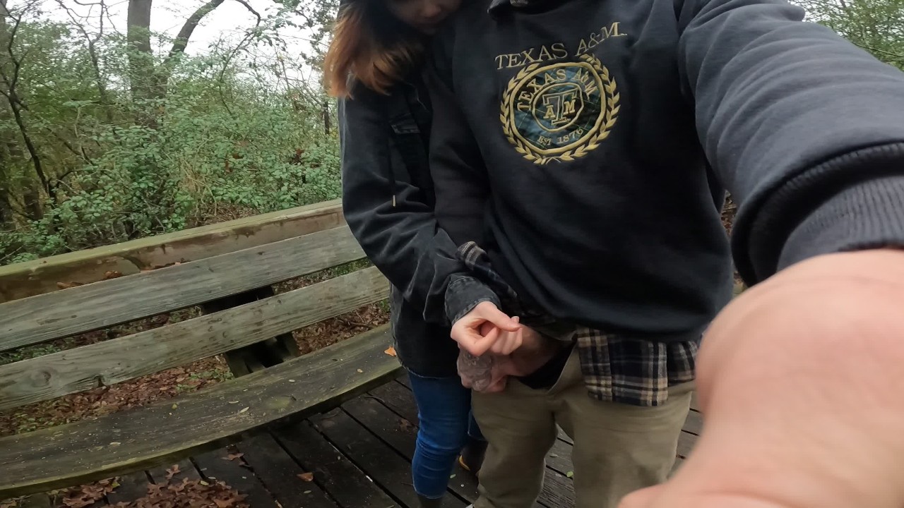 Friend makes me cum in public park - RedTube