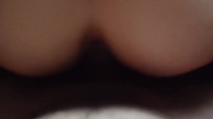 Le encanta ver como me la follo de perrito.