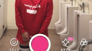 【野外・公衆トイレ】肩出しワンピ男の娘が、パンティを下ろしてシコシコオナニー＆絶頂射精しちゃう動画【女装子】
