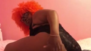This bimbo loves to be worshipped 