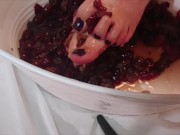 Toe wine or not Toe wine