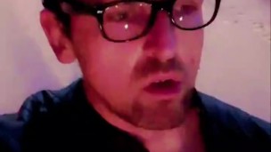 Slutboyben CAM4 Vor dem Spanner abgerotzt