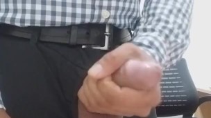 En la Oficina viniendose rico