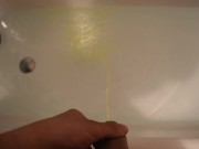 Je pisse dans son bain