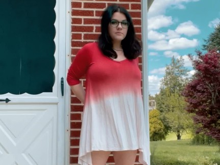 Flashing my pussy while cars drive by and power pissing outside