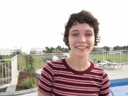 Urlaubsflirt eskaliert - AO-Sex am Hotelpool ! Hoffentlich erwischt mich keiner! 2/16