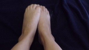 Bare feet lotion massage