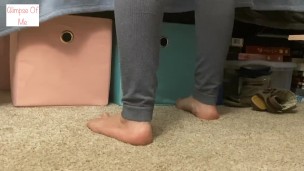 Watching her dirty feet as she folds laundry (footfetish) - glimpseofme