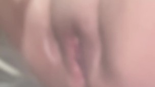 生理中にムラムラしちゃってガクブル震えながらシャワーオナニーしちゃった動画⸝⸝⸝♡