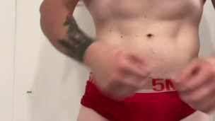 Hot Muscular Stud Flexes and show’s off before blowing his load for you