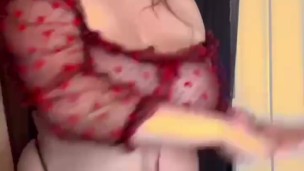 Thick white girl does tiktok dances!