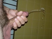 Guys can pee while hard! - Screenshot 12 of 16 - Watersports