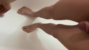 I’m pissing and taking a shower after sex with my bf