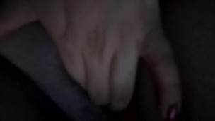 Me quede sola y aprovecho para masturbarme