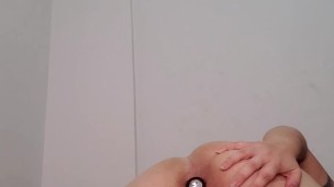 Bbw brasileira brincando com o plug no cuzinho