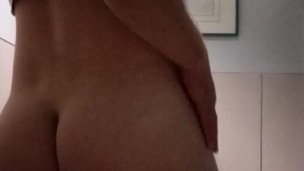 Bust a huge Load on break. Love my Balls when they swing from behind. 