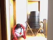 Widerlicher Superheld leert Fass, wichst sich und spritzt bei der Vorstellung ein Weib zu ficken...
