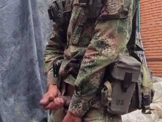 Mi novia me envio packs y no pude evitar jalarmela en el trabajo. Soldier colombian🤤💦🔥🇨🇴🇨🇴