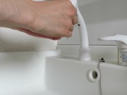 洗面所でコンドームに水を入れたら破裂した - Screenshot 3 of 16 - Condom