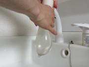 洗面所でコンドームに水を入れたら破裂した - Screenshot 6 of 16 - HD