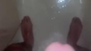 Jerking off in the shower 😏