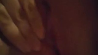 J’ai besoin d’une grosse bite dans ma chatte serrée et humide