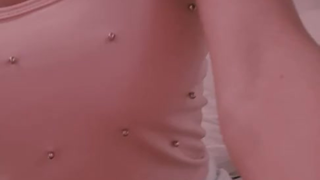 Novinha Cantando Fazendo Strip Balançando a Raba - Darmowe seks wideo - RedTube