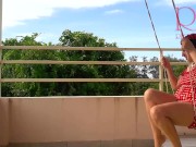 Ama de casa linda se divierte sin bragas en el columpio Puta se balancea y muestra su coño perfecto 3/16