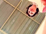 Ama de casa linda se divierte sin bragas en el columpio Puta se balancea y muestra su coño perfecto 13/16