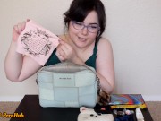 What's In My Purse? Nothing Interesting, But I Made A Video Anyway | VLOG 8/16