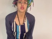 Une ado arabe se flagelle les seins 2/16