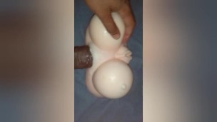 Divirtiéndome con mi juguete sexual que rico rico se siente.