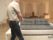 DADDY4K Alter Mann macht intime Bekanntschaft mit der neuen Freundin des Sohnes 3/16