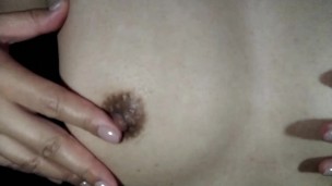 初投稿で乳首マッサージ❤