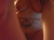 Italiana gioca con grossi cazzi di gomma e viene sopra la tua faccia 3/16