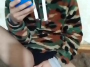 Masturbándose mientras mi esposa a mi lado